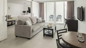 Deluxe King Suite | Private kitchen