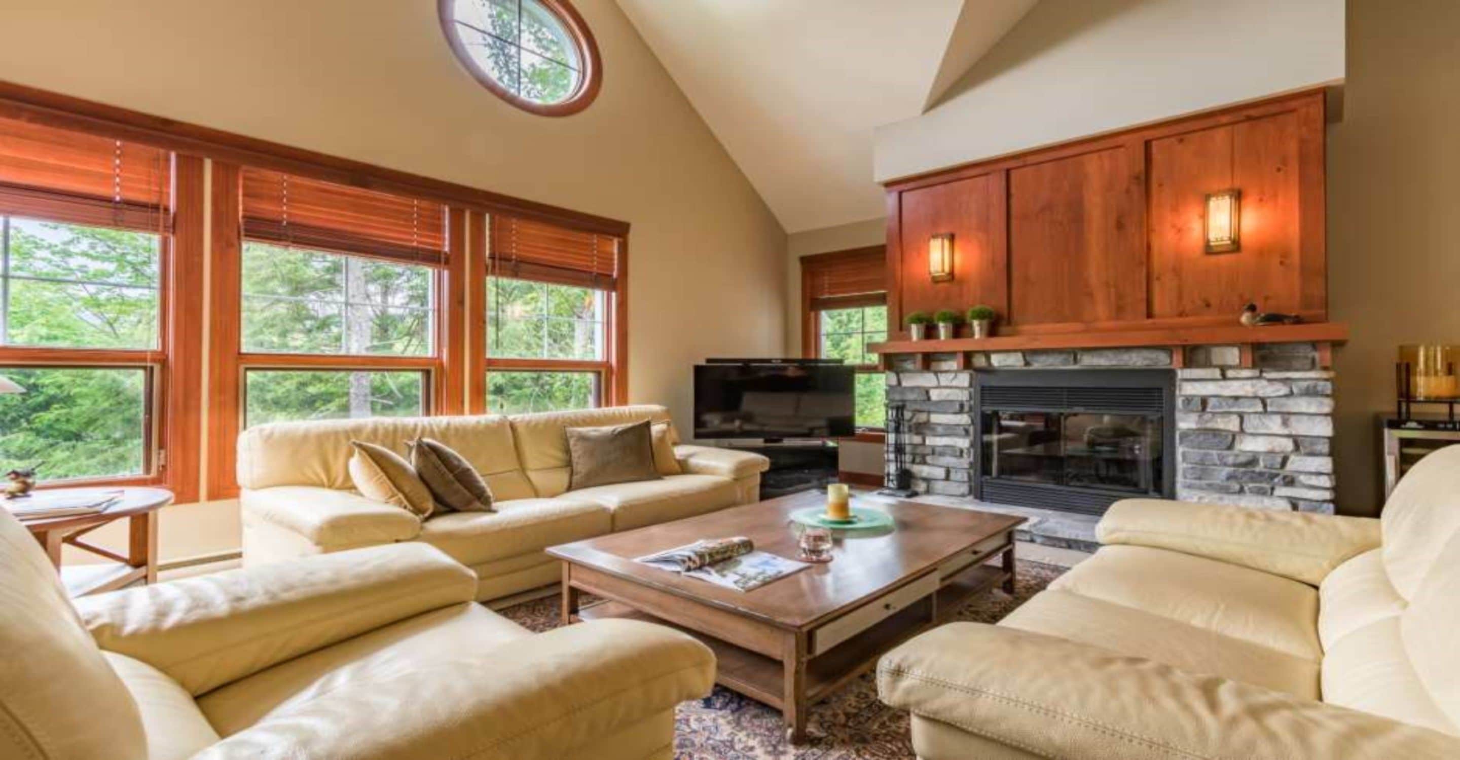 公寓客房, 3 間臥室 | 起居區 | 平面電視、壁爐、 DVD 播放機