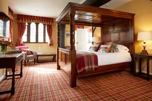 Premium Room | Hypo-allergenic bedding, desk, free WiFi, bed sheets - Burford House (Burford)