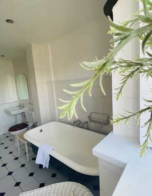 Bumble Cottage - Self Catering | Bathroom - Burford House (Burford)