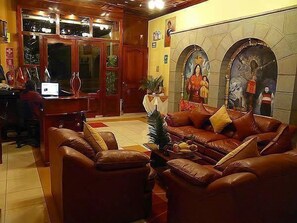 Área de estar no saguão