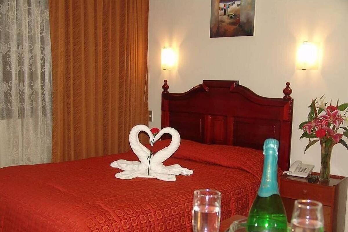 In-room safe, desk, free WiFi