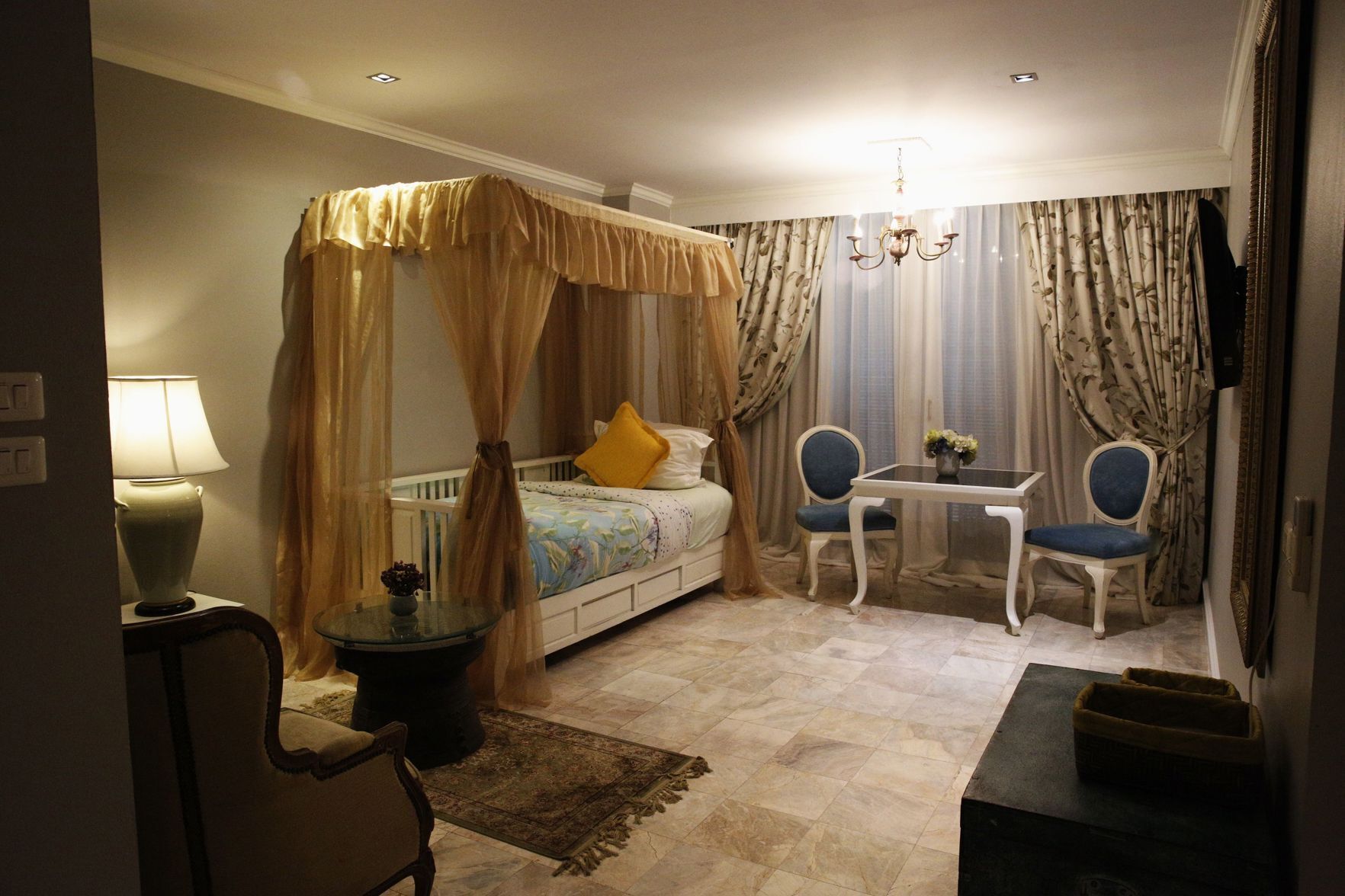 Minibar, rollaway beds, free WiFi, bed sheets