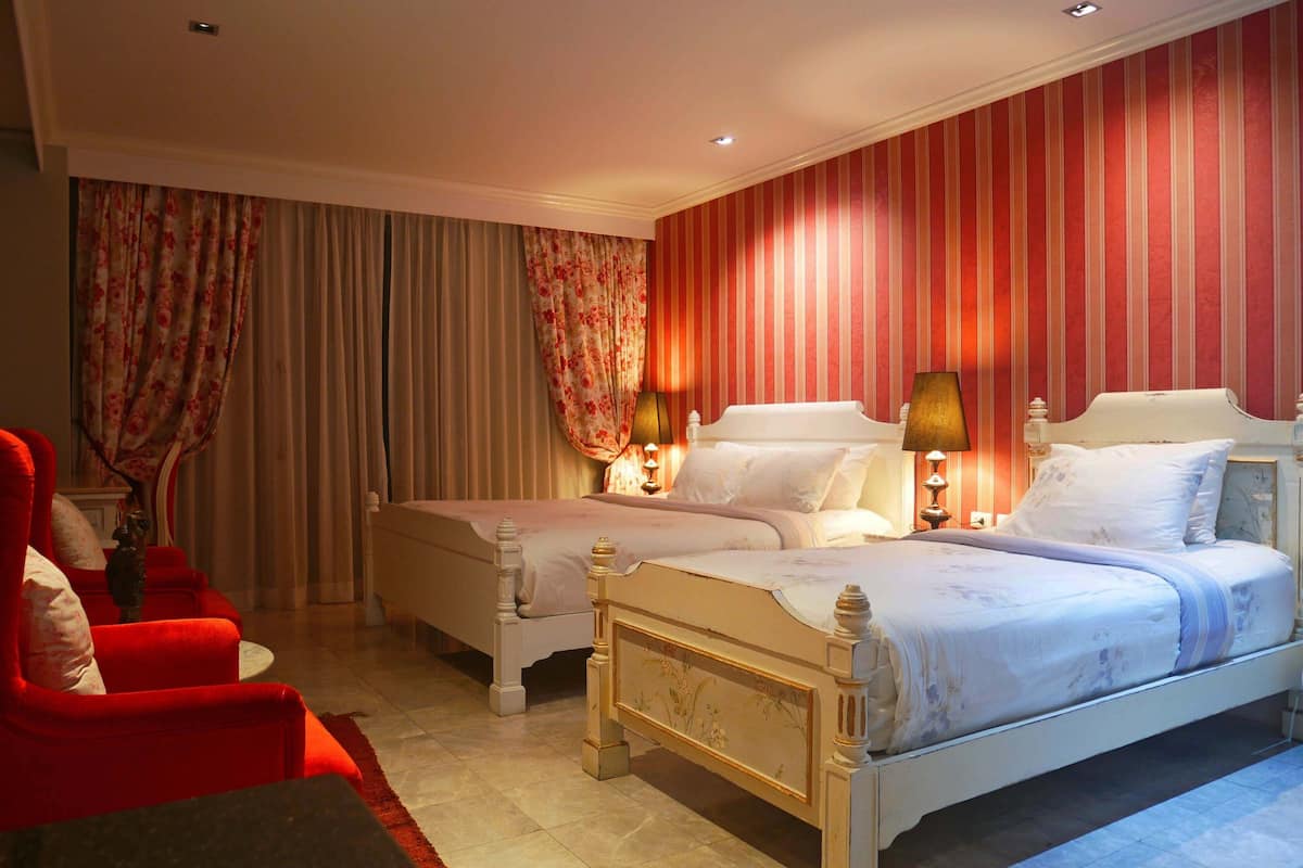 Habitación triple Grand | Minibar, camas supletorias, wifi gratis y ropa de cama