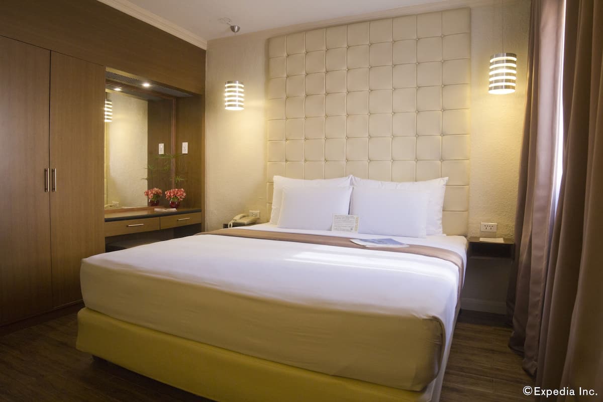 Executive King - Newly Renovated | In-room safe, desk, laptop workspace, blackout drapes