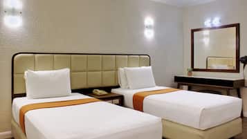 Standard Twin Room | In-room safe, desk, laptop workspace, blackout curtains