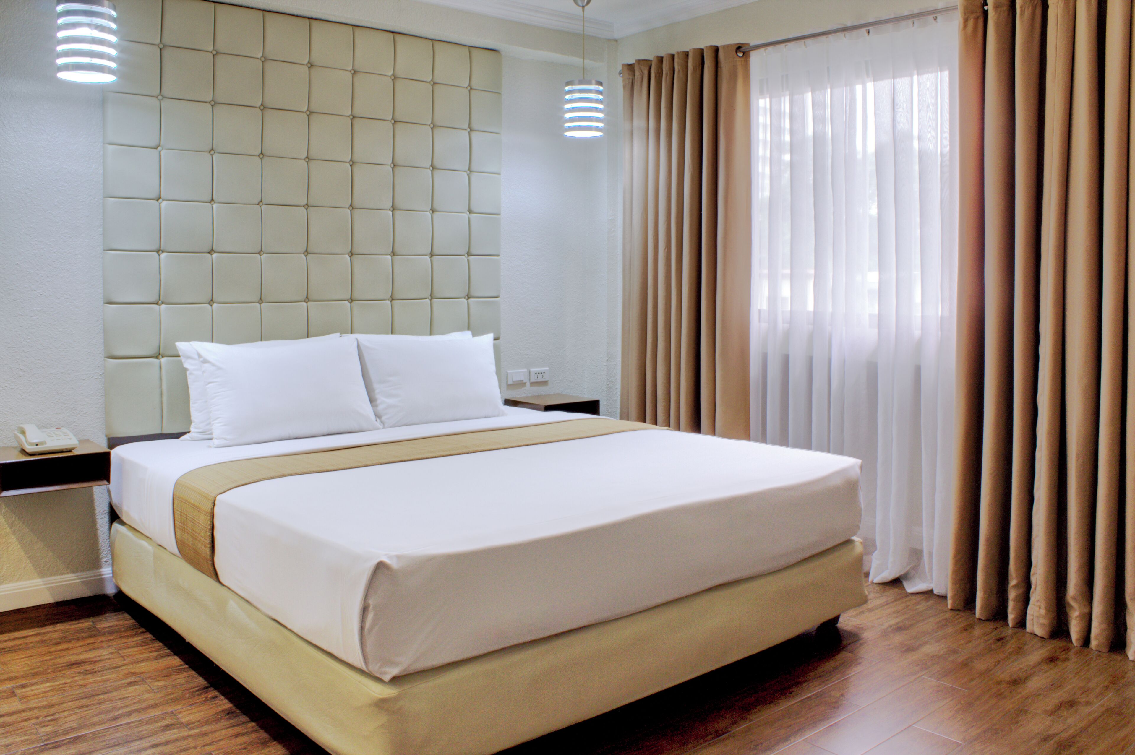 Executive King | In-room safe, desk, laptop workspace, blackout curtains