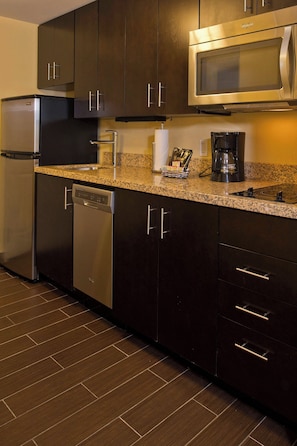 Studio, 1 King Bed with Sofa bed, Non Smoking | Private kitchen