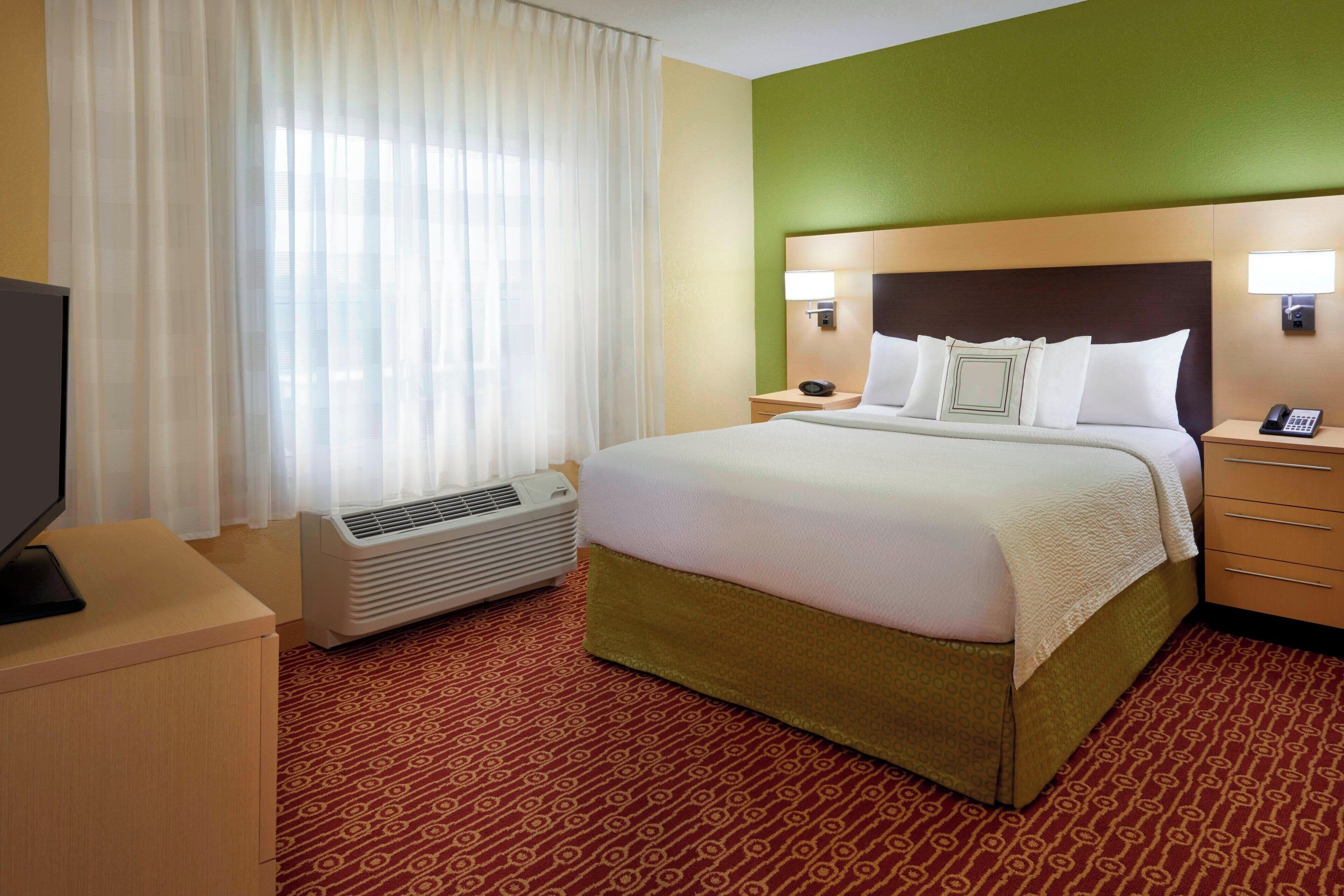 suite, 1 bedroom | blackout curtains, soundproofing, iron/ironing board, free wifi