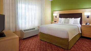 Suite, 1 Bedroom | Blackout curtains, soundproofing, iron/ironing board, free WiFi