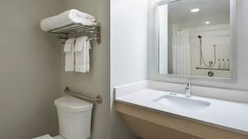 Studio, 1 King Bed with Sofa bed | Bathroom