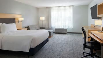 Studio, 1 King Bed with Sofa bed | Blackout drapes, soundproofing, iron/ironing board, WiFi (free)