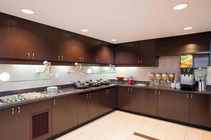 Free daily buffet breakfast - Residence Inn Austin-University Area (Austin)