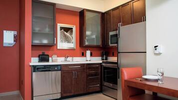Premium bedding, in-room safe, desk, laptop workspace