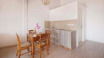 Apartment, 2 Bedrooms | Room amenity