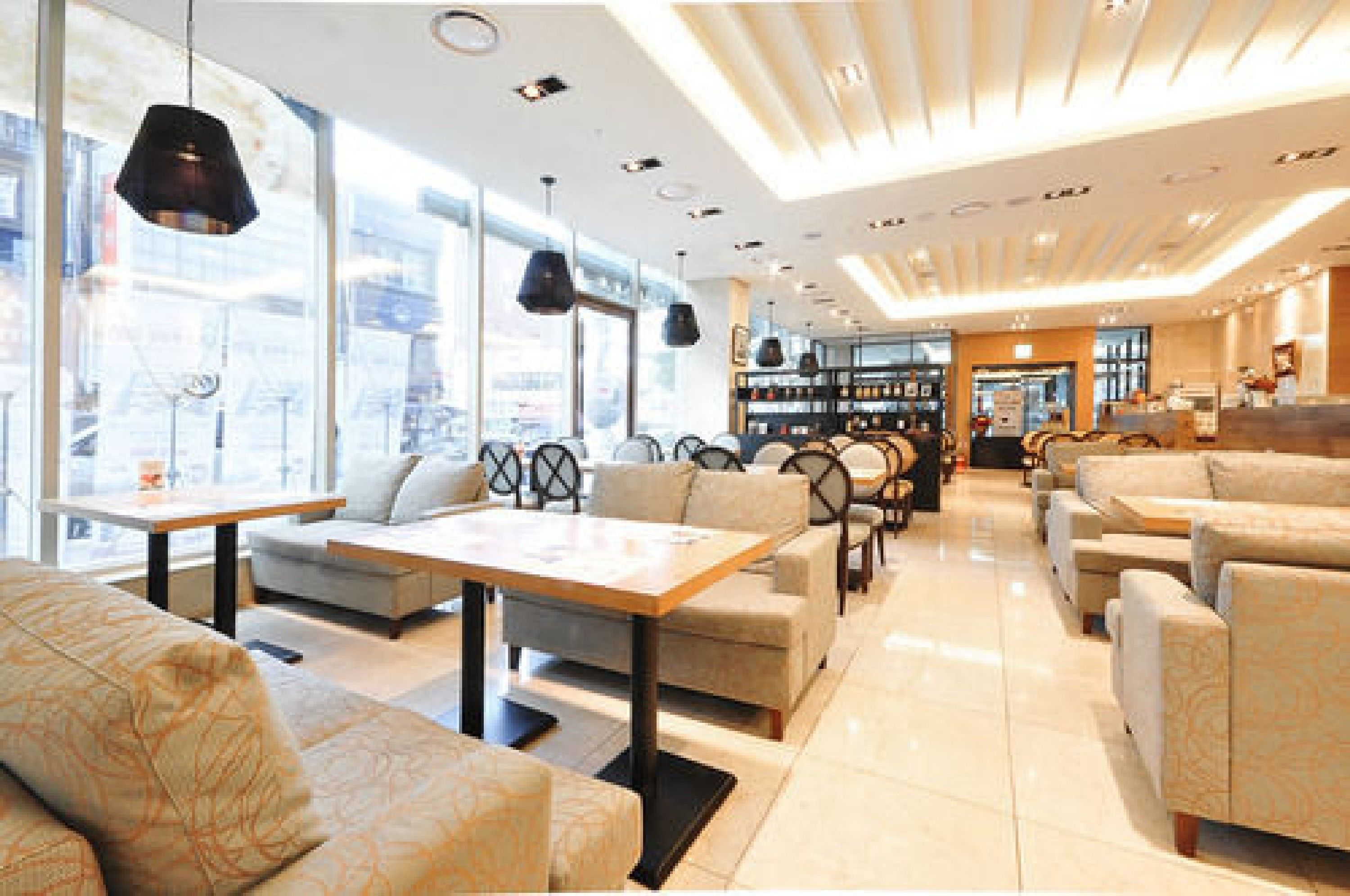 daily buffet breakfast (krw 16500 per person)