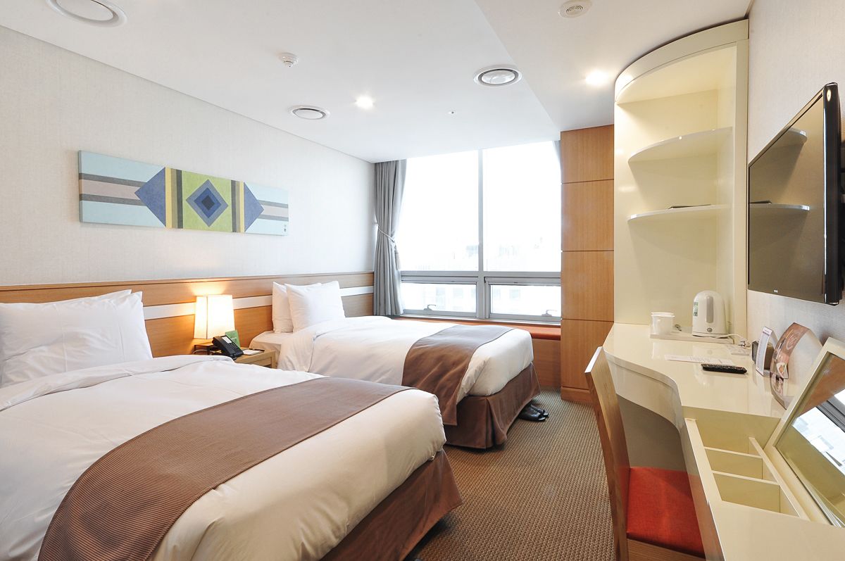 deluxe twin room | in-room safe, iron/ironing board, free wifi