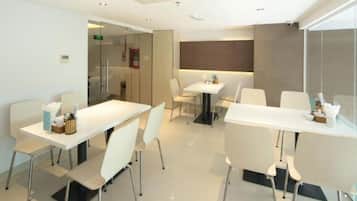 Breakfast served, Vietnamese cuisine