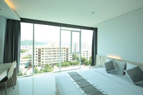 Habitación doble Deluxe | Minibar, caja de seguridad en la habitación, escritorio y wifi gratis 