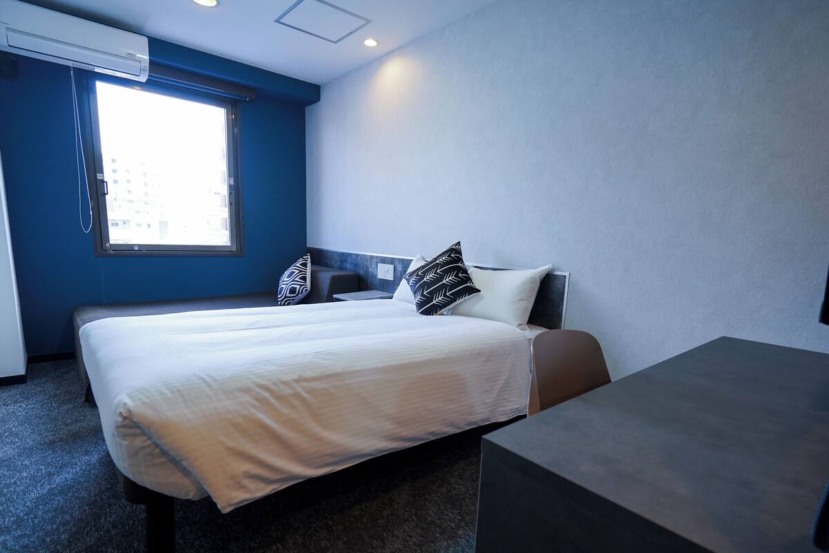 Habitación doble | Edredón y wifi gratis 
