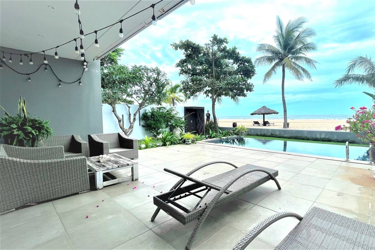 Beachfront Pool Villa