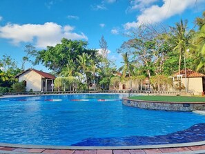 Kolam renang outdoor