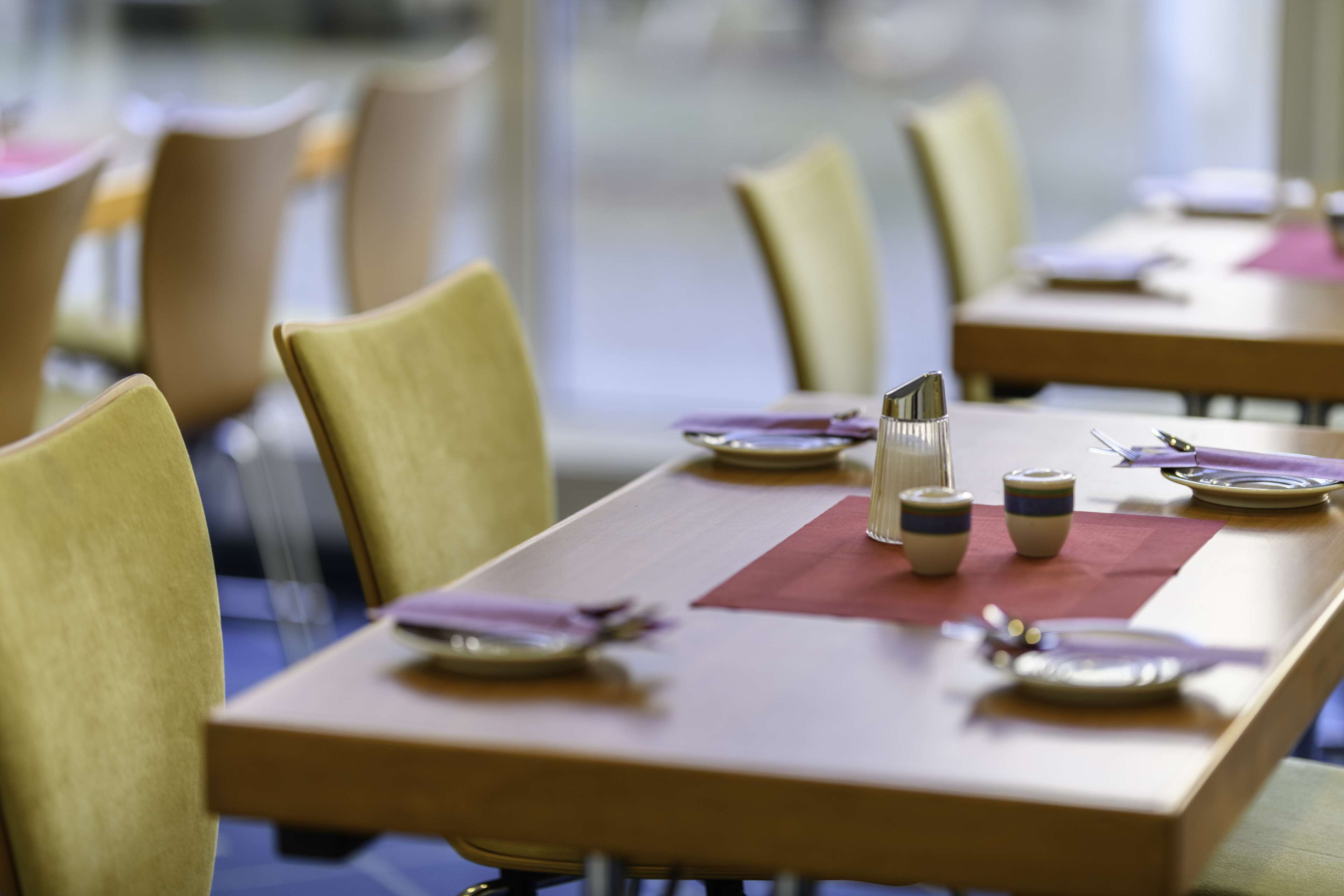 Café da manhã com buffet todos os dias (EUR 14 por pessoa) 