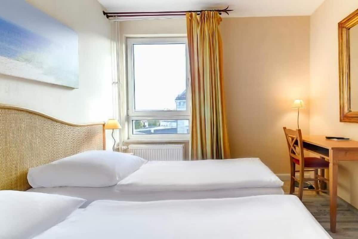 防过敏的被褥、办公桌、遮光窗帘、隔音