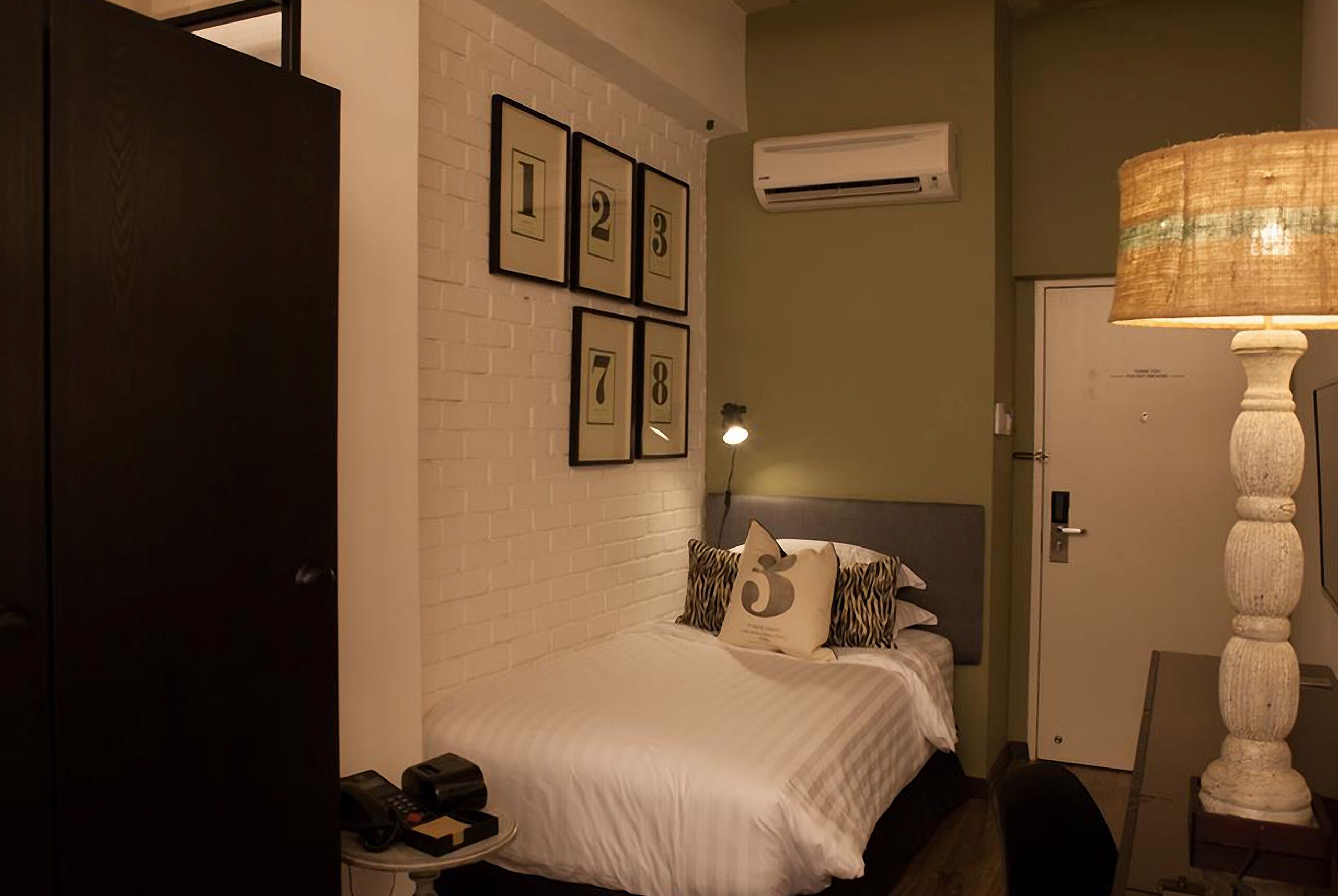 standard single no window | premium bedding, minibar, in-room safe, free wifi