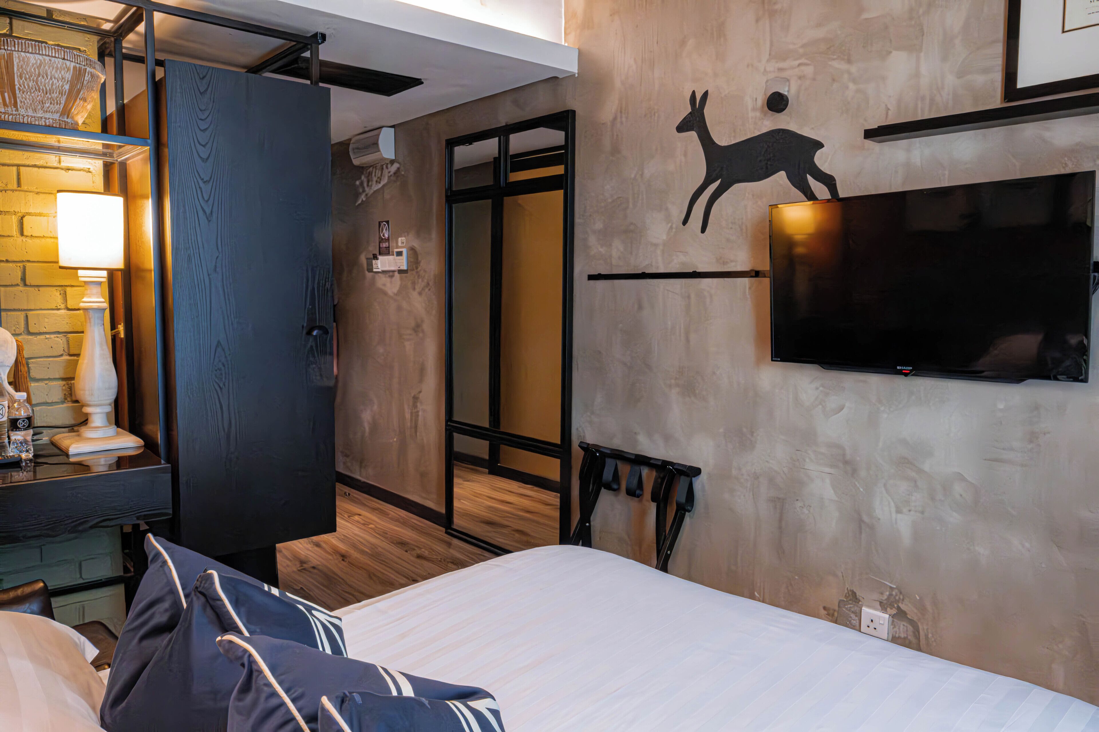 superior queen or twin | premium bedding, minibar, in-room safe, free wifi