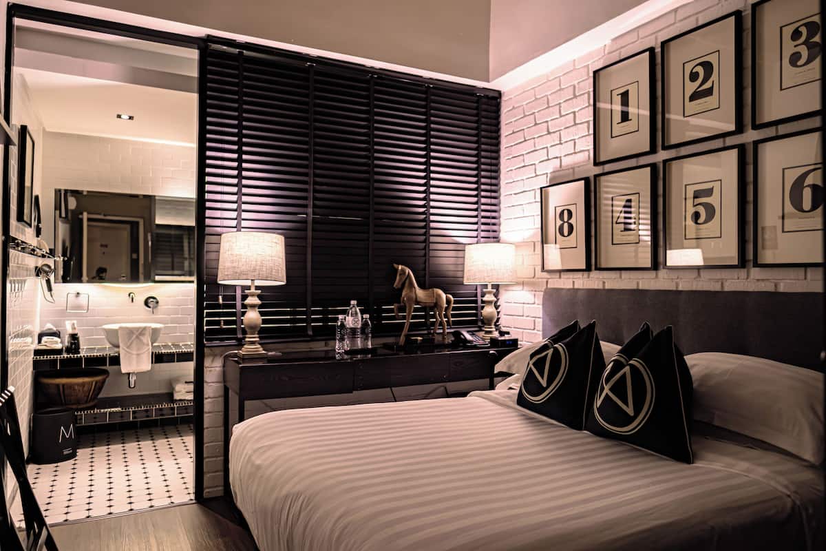 standard queen no window | premium bedding, minibar, in-room safe, free wifi