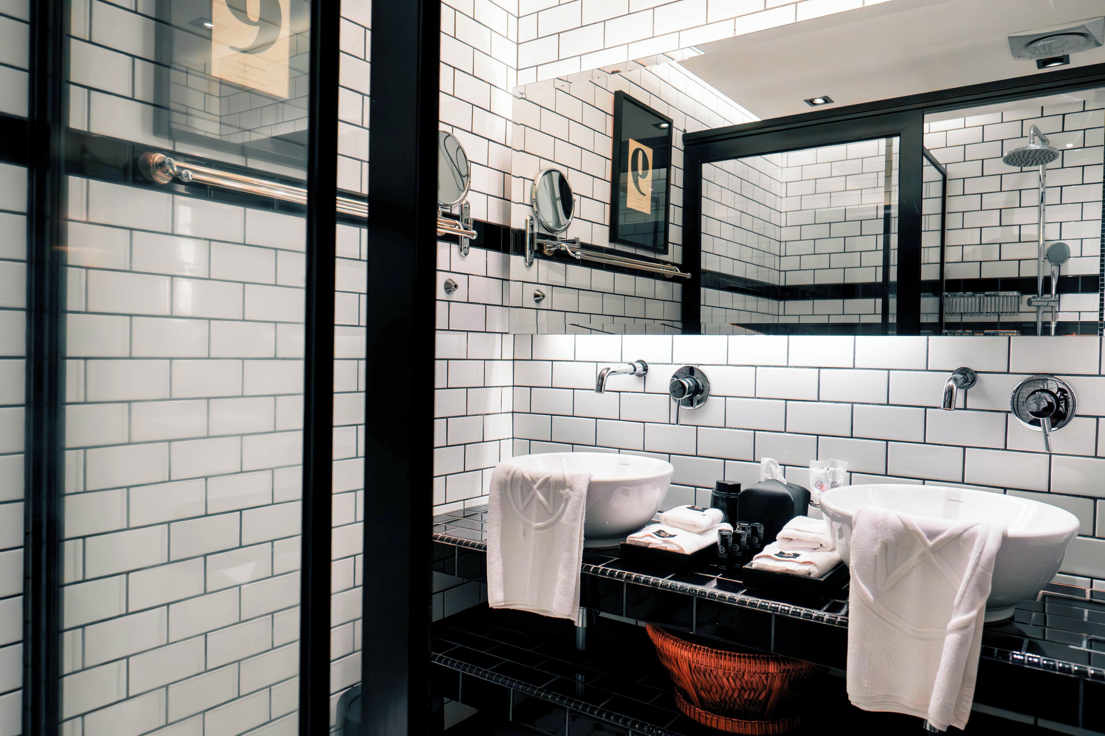 suite king | bathroom | shower, hair dryer, slippers, towels