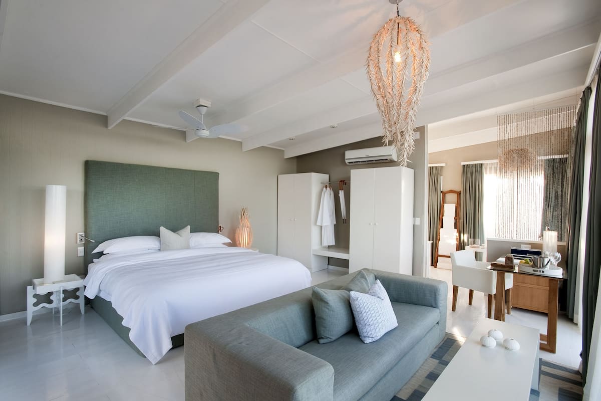 1 bedroom, premium bedding, free minibar items, in-room safe