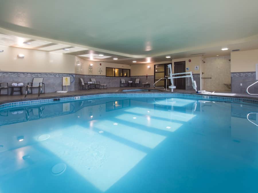 Indoor pool, pool loungers