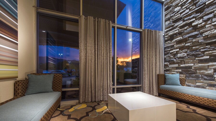 Holiday Inn Express & Suites Colorado Springs Central by IHG