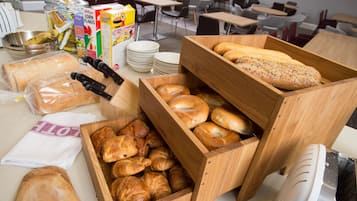 Ókeypis morgunverðarhlaðborð daglega