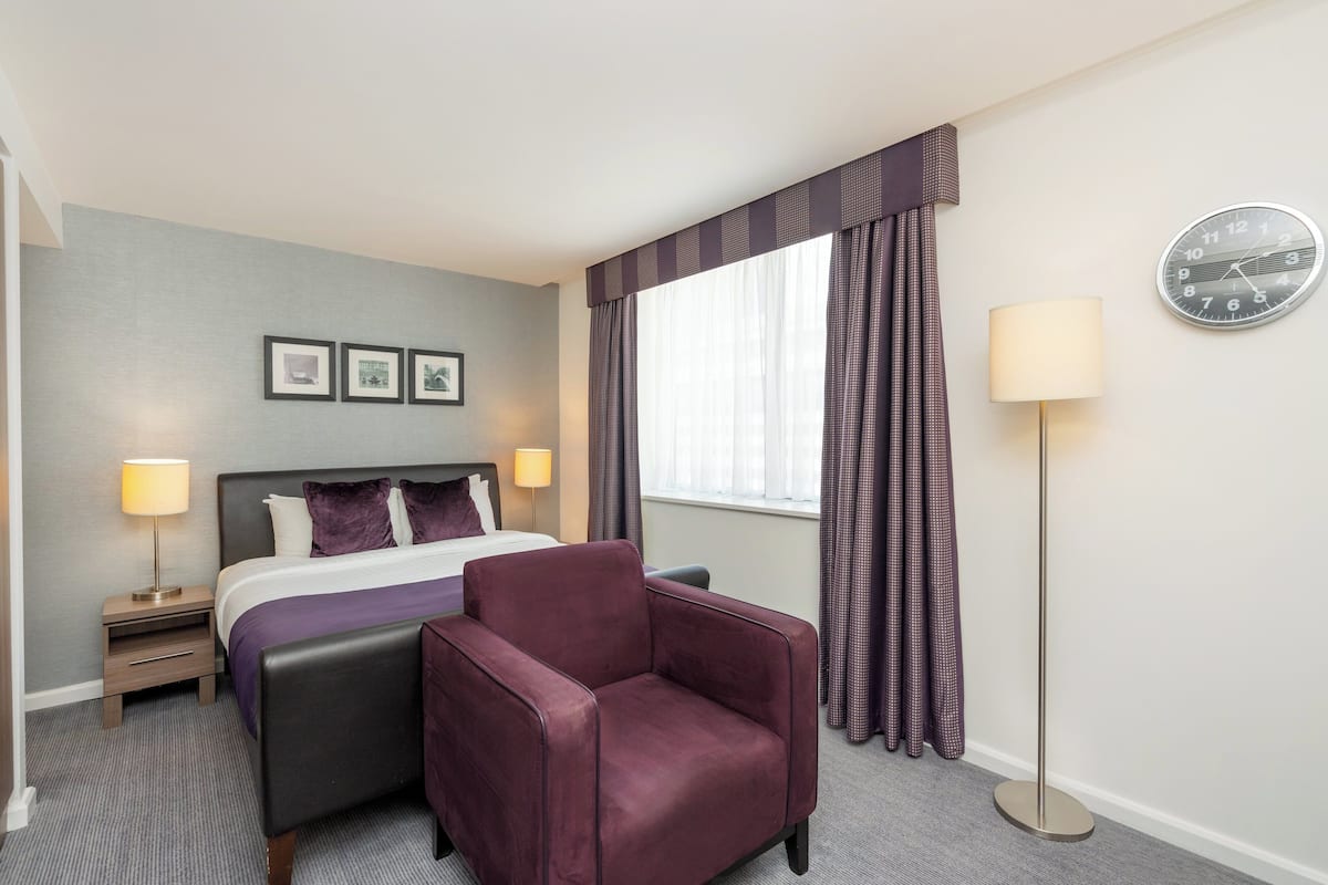 Studio Suite, 1 King Bed, Kitchen, City View | 1 bedroom, in-room safe, desk, blackout drapes