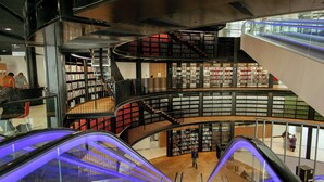A multi-level library with spiral staircases and escalators, featuring bookshelves and reading areas. - Staybridge Suites Birmingham by IHG (Birmingham)