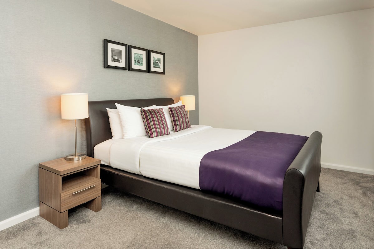 1 bedroom, in-room safe, desk, blackout curtains