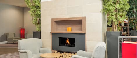 Coin salon dans le hall