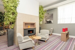 Lobby sitting area - Staybridge Suites Birmingham by IHG (Birmingham)