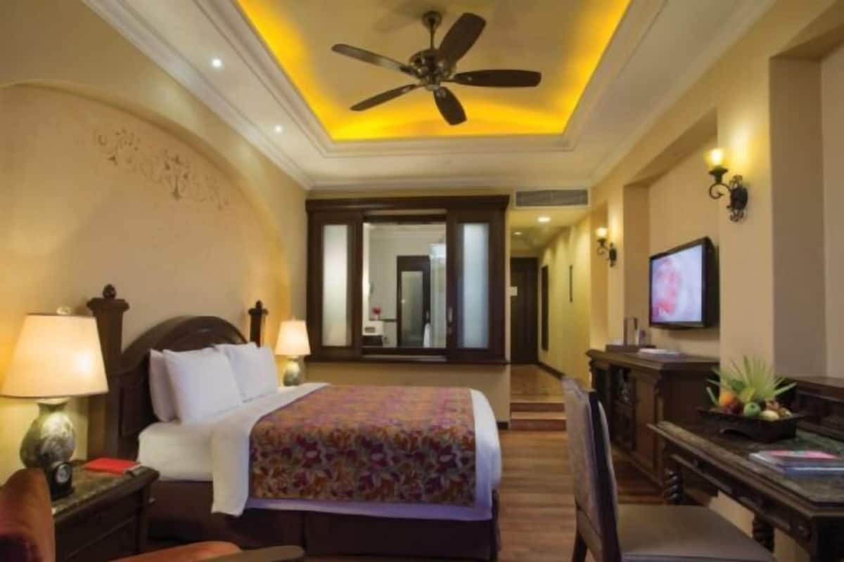 Down comforters, Select Comfort beds, minibar, in-room safe