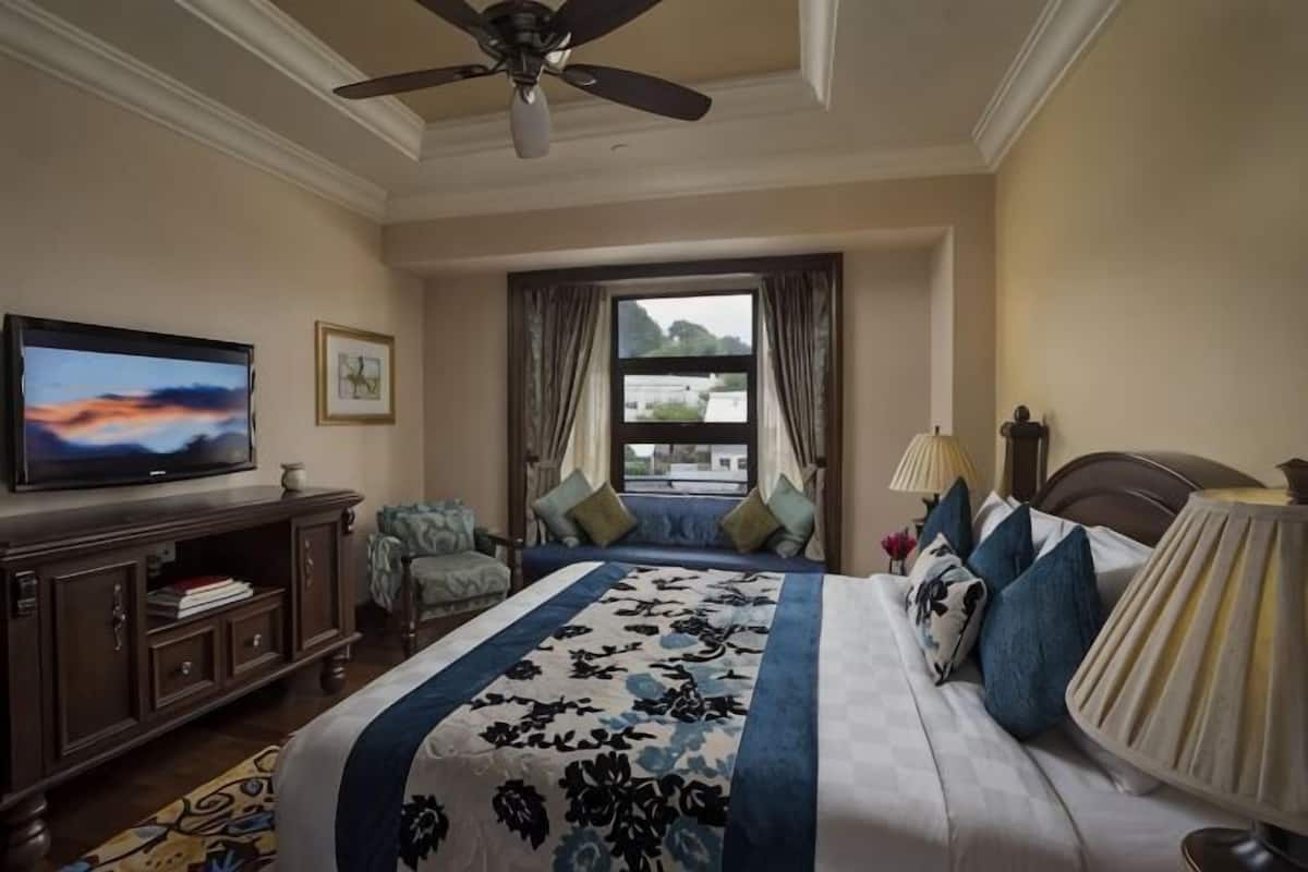 Down duvets, Select Comfort beds, minibar, in-room safe