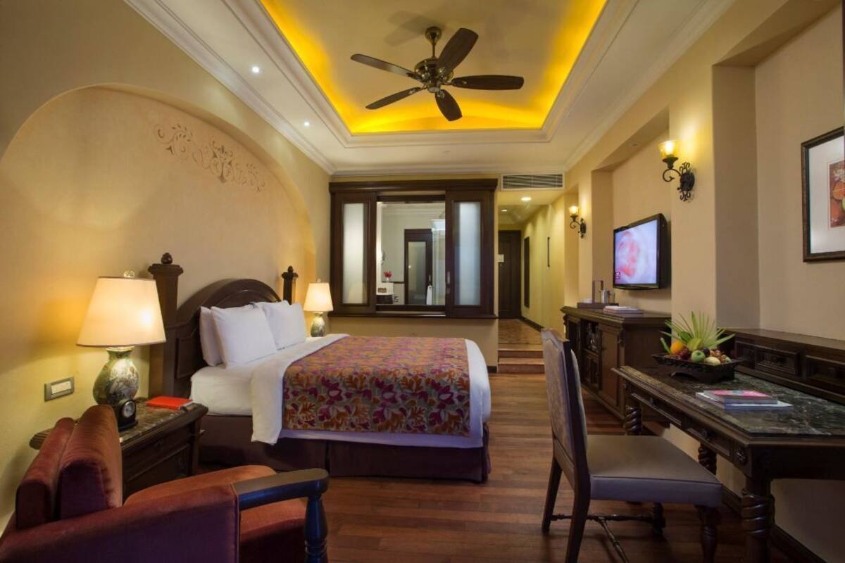 Down duvets, Select Comfort beds, minibar, in-room safe