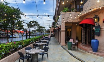 Breakfast and dinner served, international cuisine