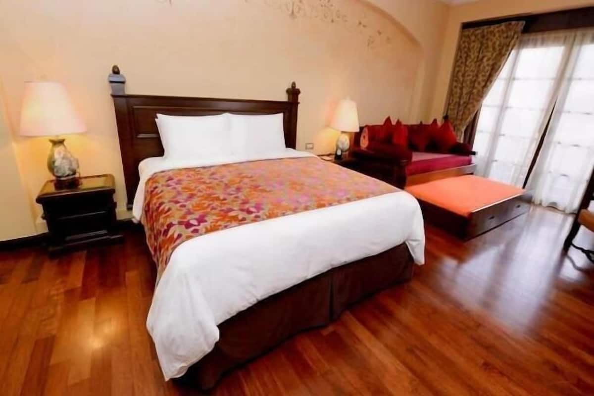 Down comforters, Select Comfort beds, minibar, in-room safe