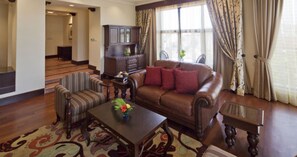 Cheng Ho Suite, 2 Bedrooms | Living room