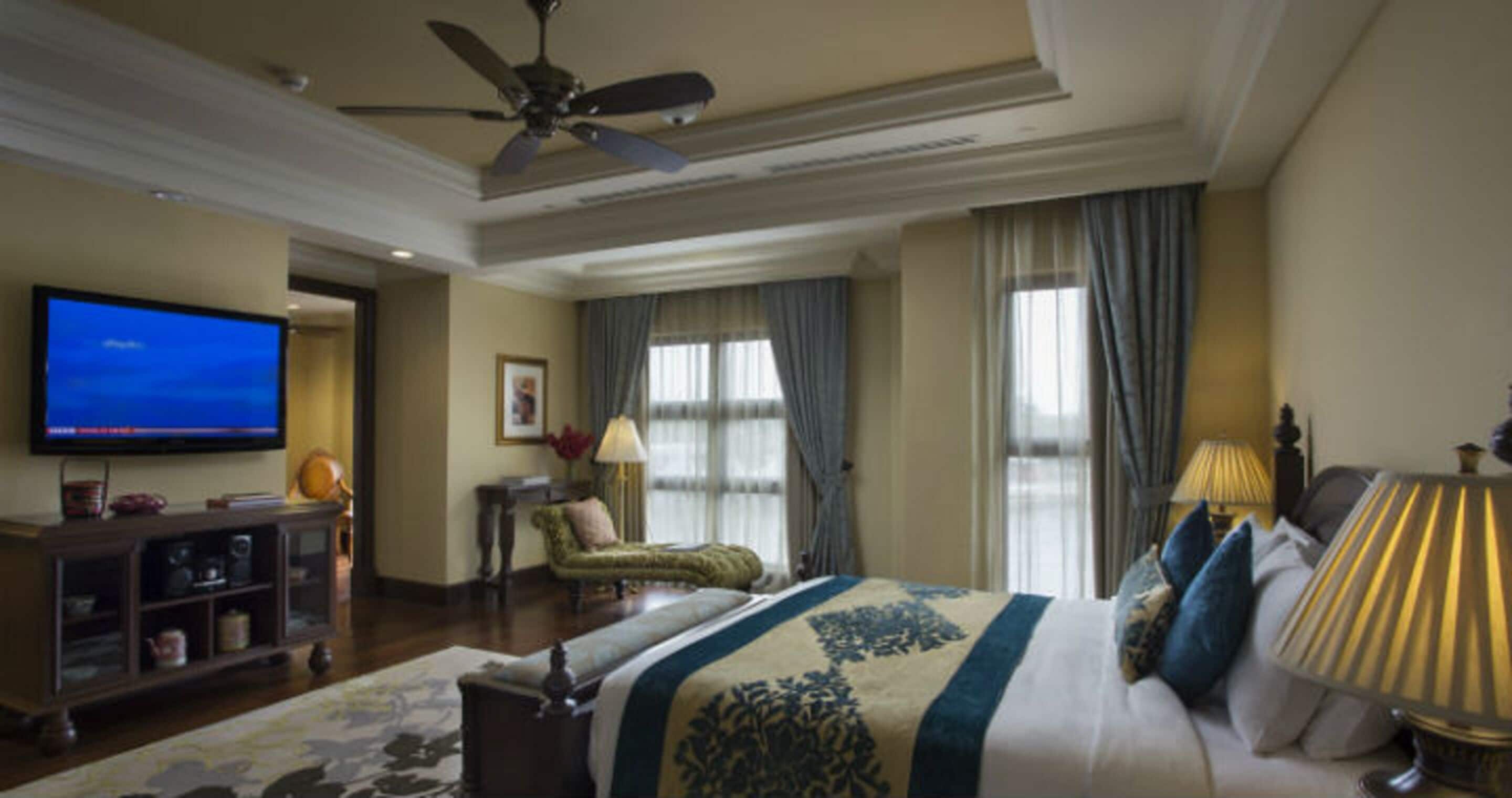 down duvets, select comfort beds, minibar, in-room safe