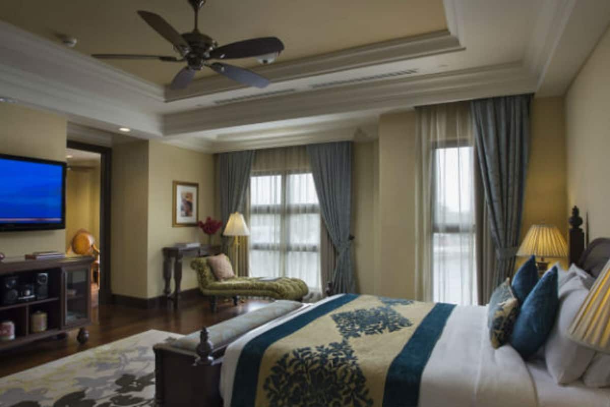 down duvets, select comfort beds, minibar, in-room safe