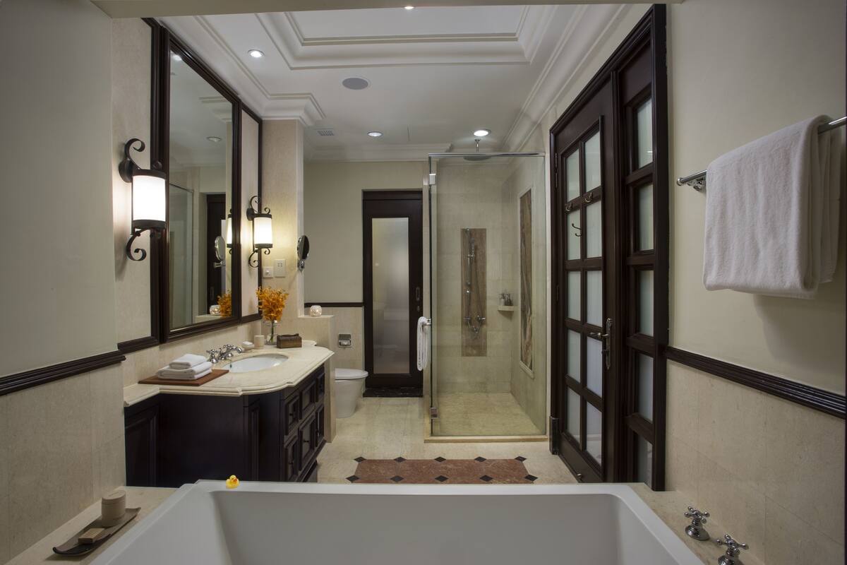 separate bathtub and shower, deep-soaking bathtub, rainfall showerhead